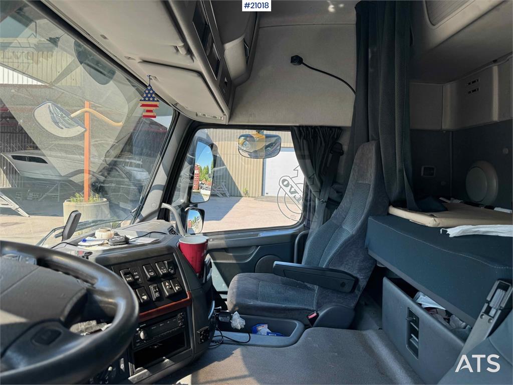 Volvo FM 370 box truck with full side opening!