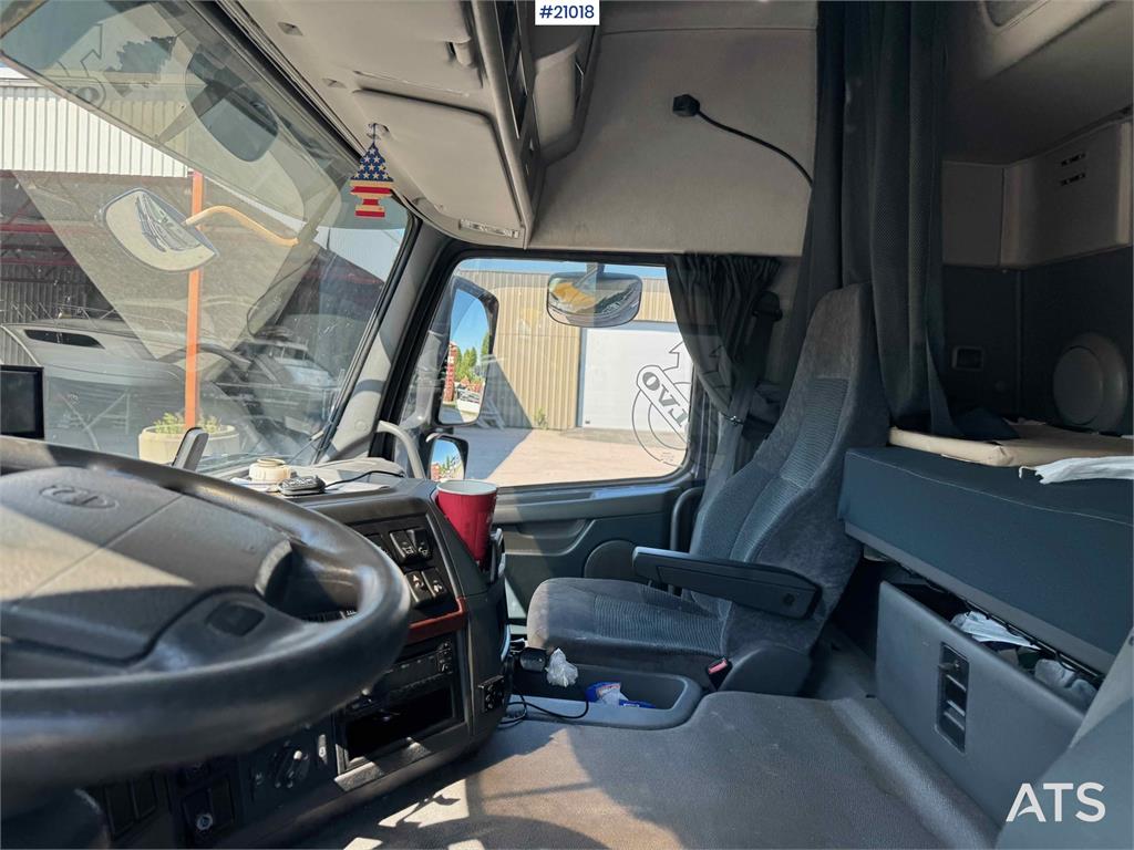 Volvo FM 370 box truck with full side opening!