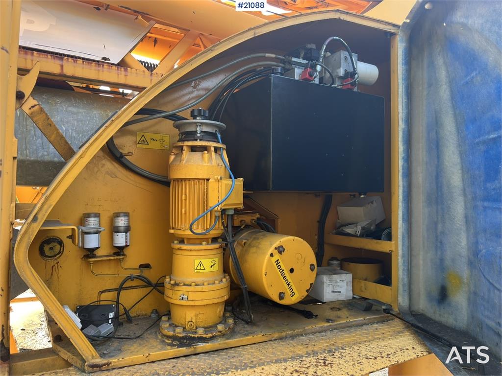 Potain IGO 50 crane w/ wheel set