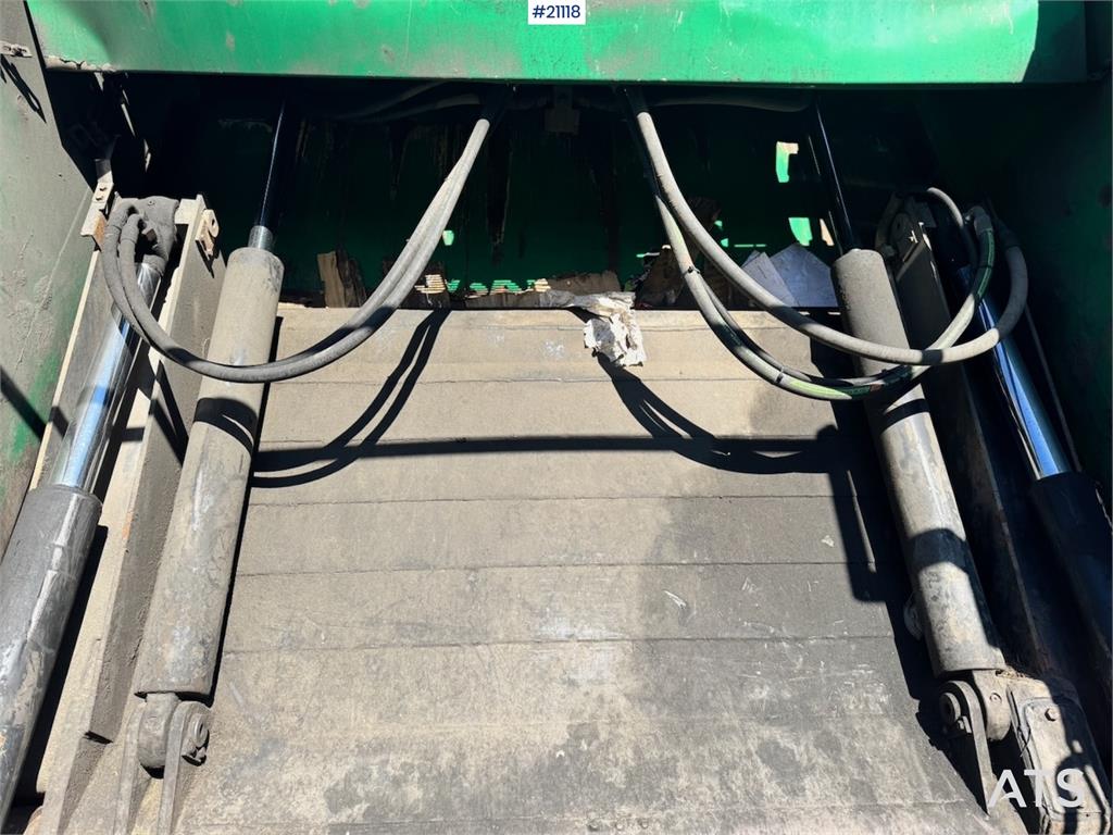 Volvo FM410 6x2 1 Chamber Waste Truck w/ Crane.