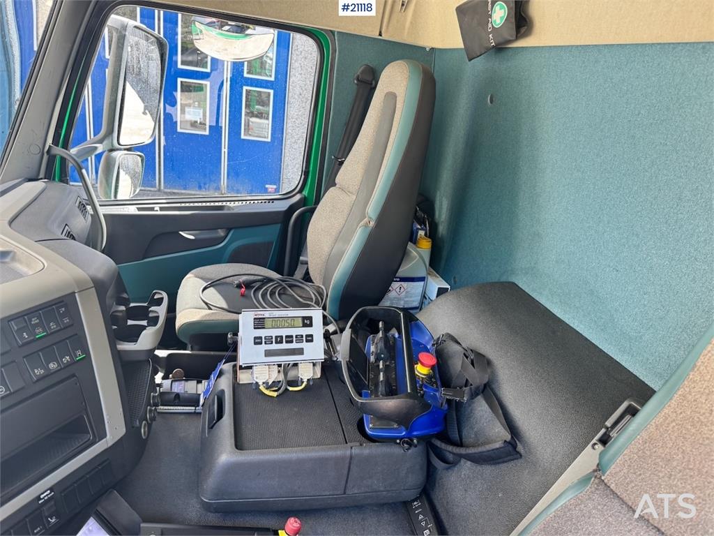 Volvo FM410 6x2 1 Chamber Waste Truck w/ Crane.
