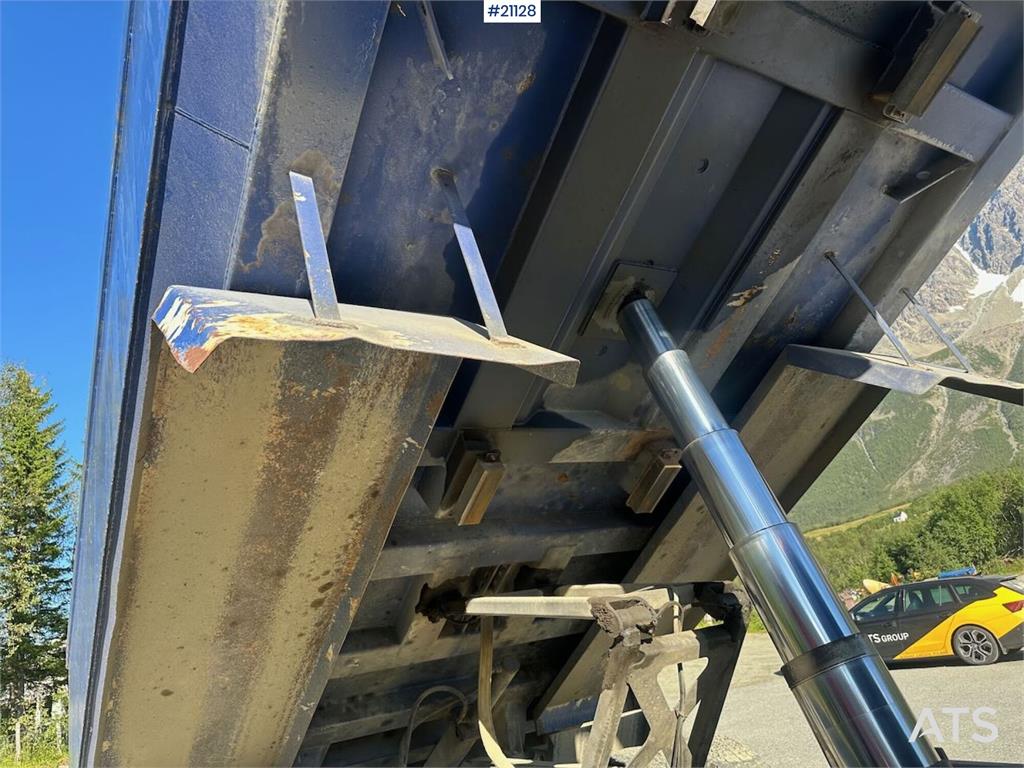 Scania R500 6x2 snow rigged tipper truck w/ plate and und