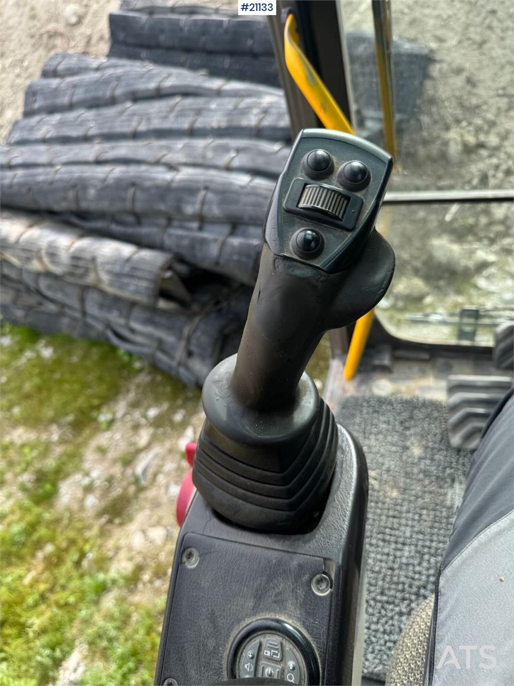 Volvo EC250DL Crawler excavator w/ bucket. Replaced chas