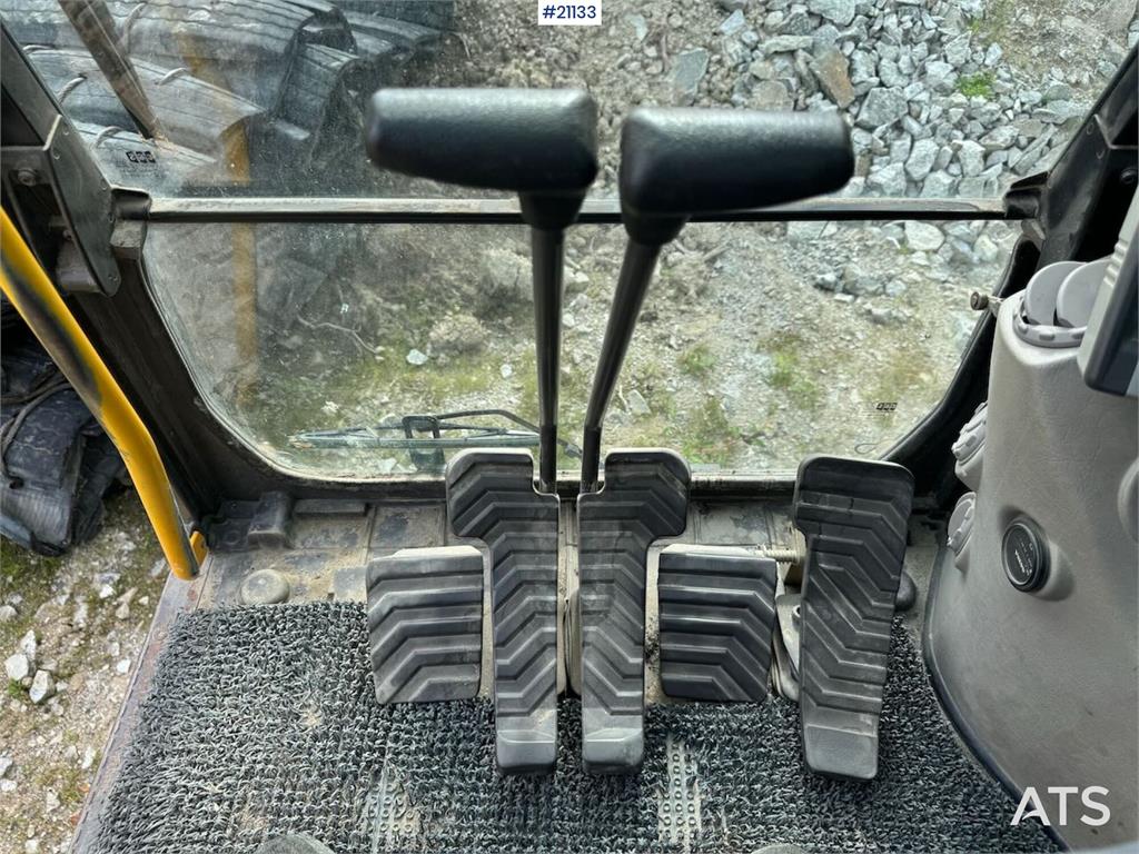 Volvo EC250DL Crawler excavator w/ bucket. Replaced chas