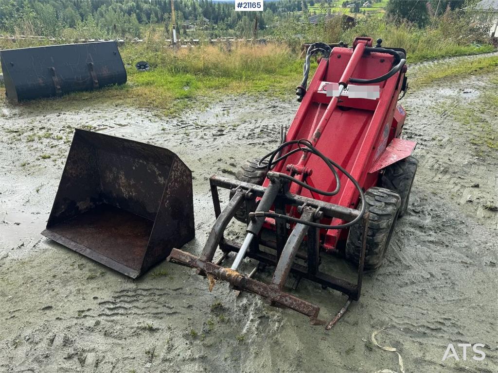 Kingcat KC500 w/ bucket and silo claw