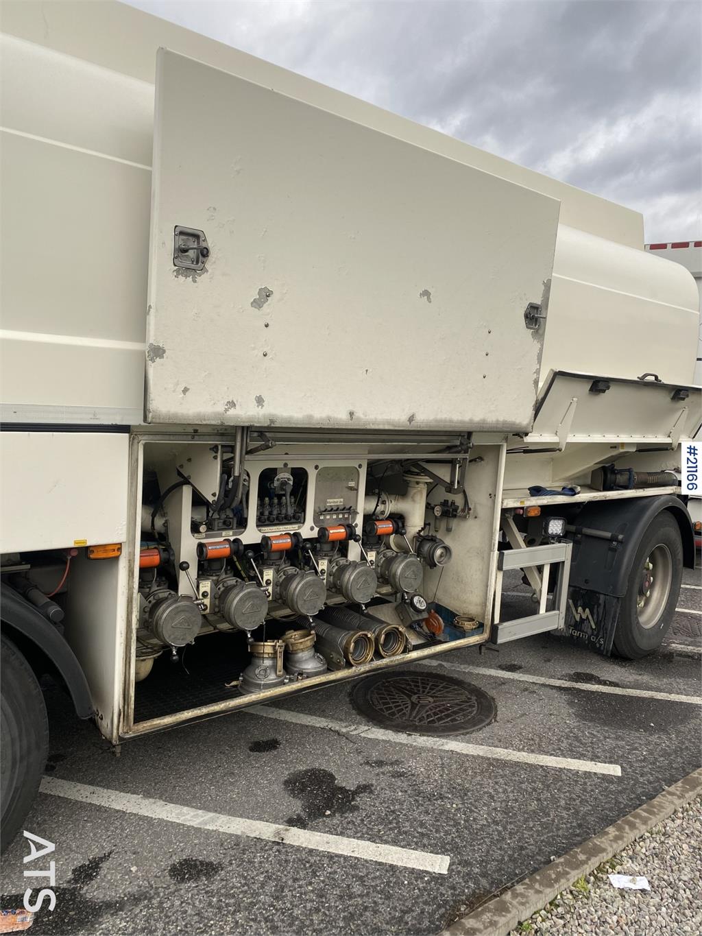 Mercedes-Benz Actros 2553 Tank truck w/ vm tarm trailer.