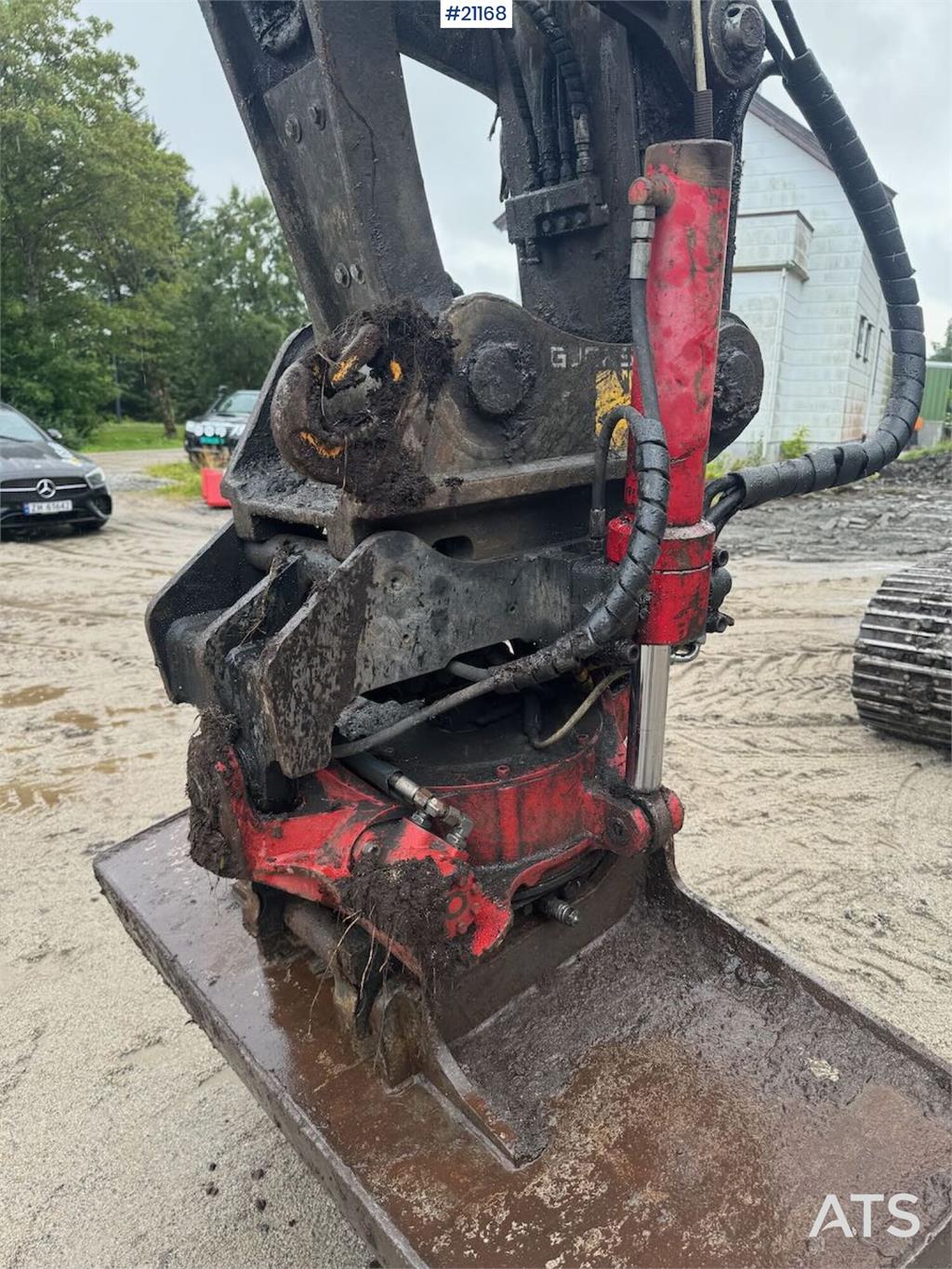 Volvo EC180DL Tracked excavator w/ tilt and 2 buckets.