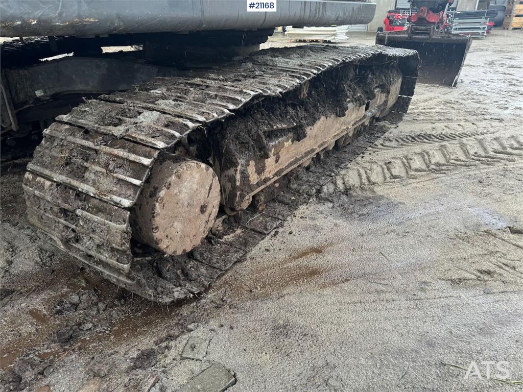 Volvo EC180DL Tracked excavator w/ tilt and 2 buckets.