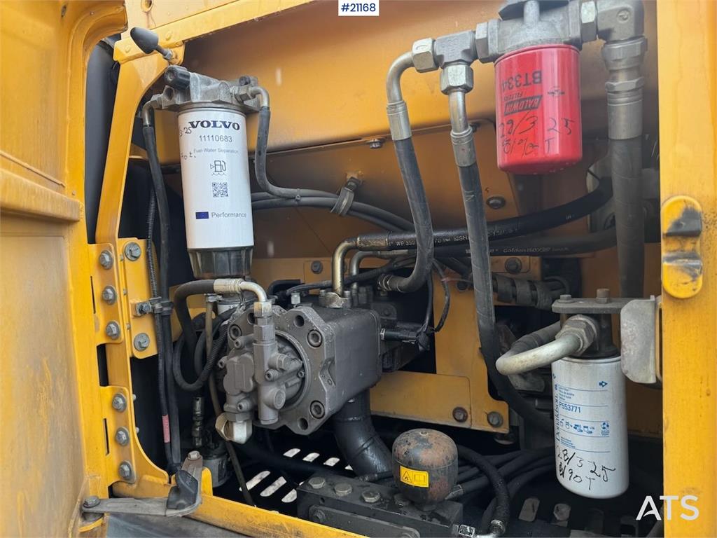 Volvo EC180DL Tracked excavator w/ tilt and 2 buckets.