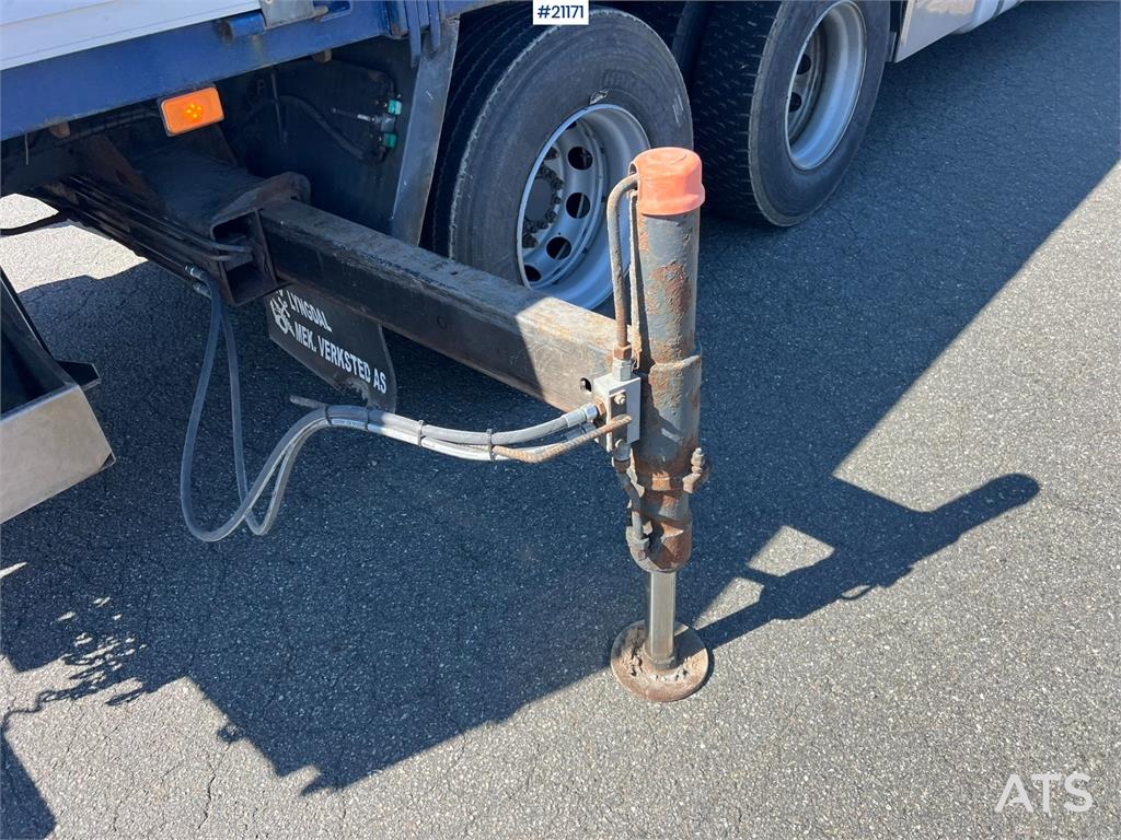 Volvo FM480 crane truck w/37 t/m Effer crane