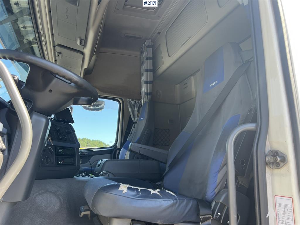 Volvo FM480 crane truck w/37 t/m Effer crane