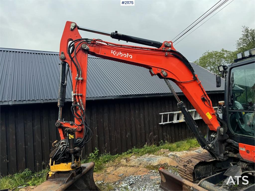 Kubota U55-4 Beltegraver m/ 2 skuffer, klype og pigghamme