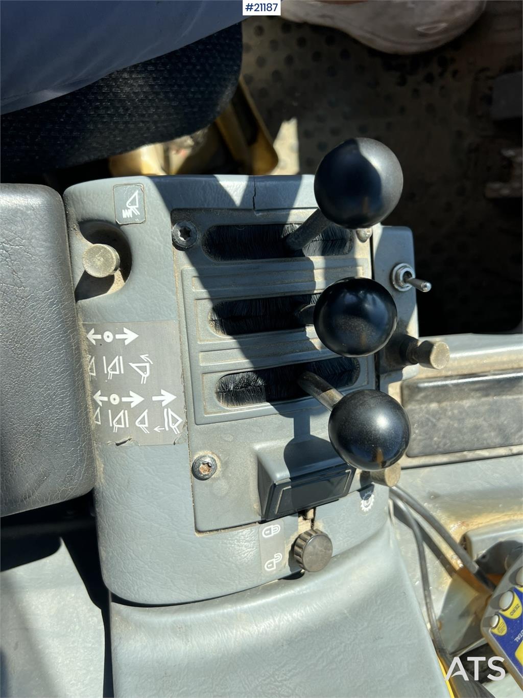 Volvo L120C wheel loader w/ bucket, scale and printer