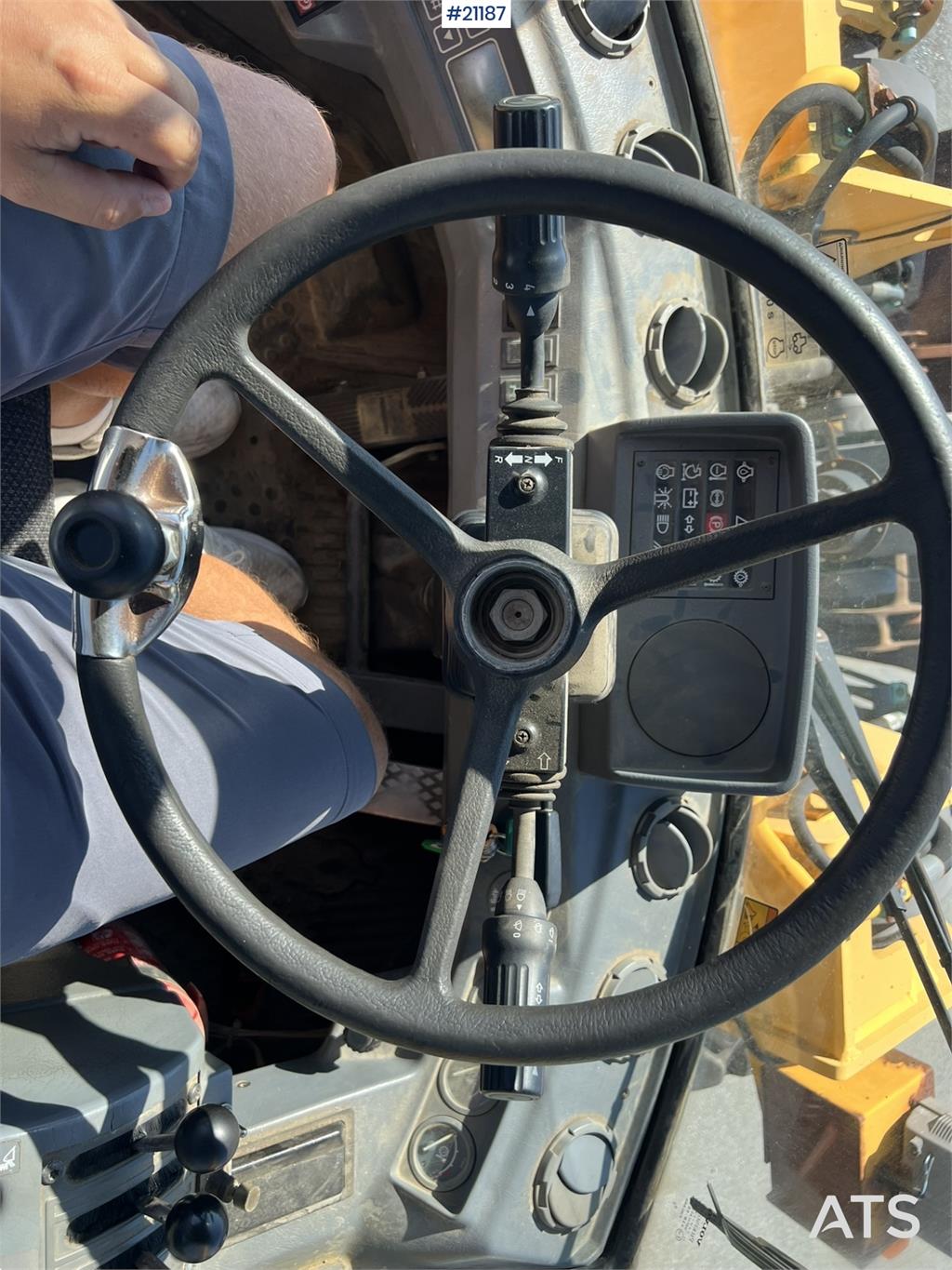 Volvo L120C wheel loader w/ bucket, scale and printer