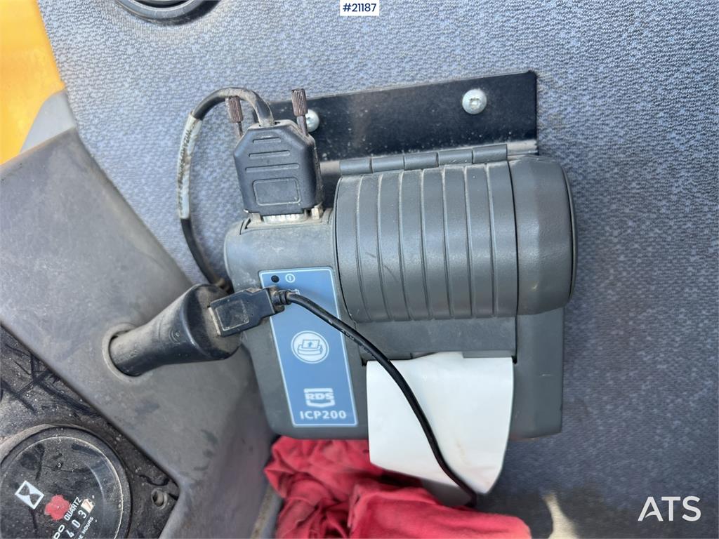Volvo L120C wheel loader w/ bucket, scale and printer