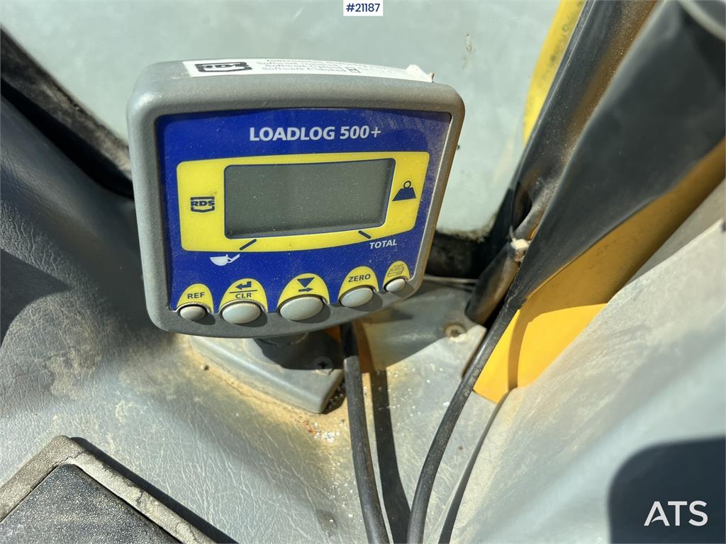 Volvo L120C wheel loader w/ bucket, scale and printer