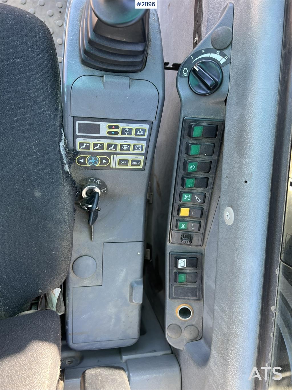 Volvo EC240 nlc Excavator w/ bucket WATCH VIDEO