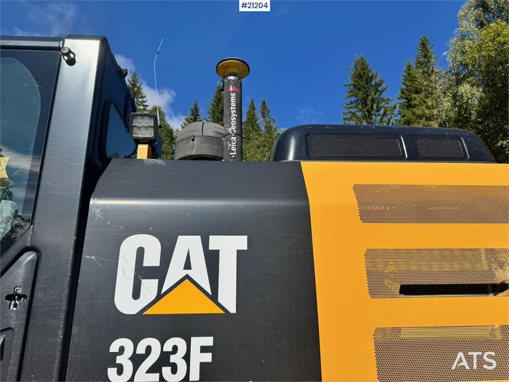 CAT 323FL