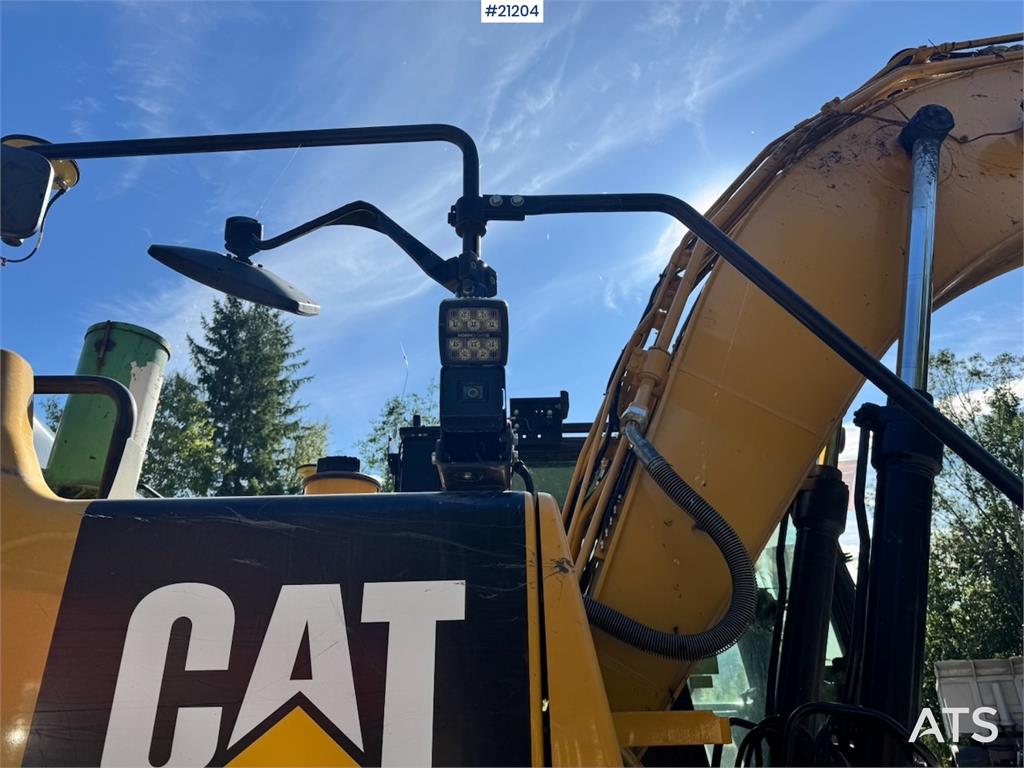 CAT 323FL
