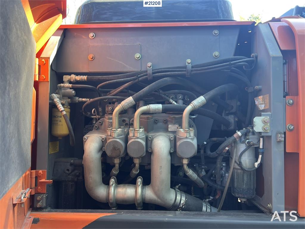 Hitachi zx190lc-5B excavator w/ rototilt, sanding bucket,