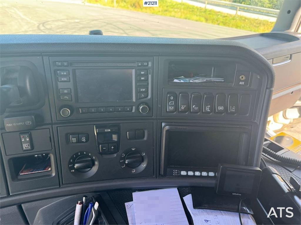 Scania P410 4x2 Box truck w/ full side opening and lift.
