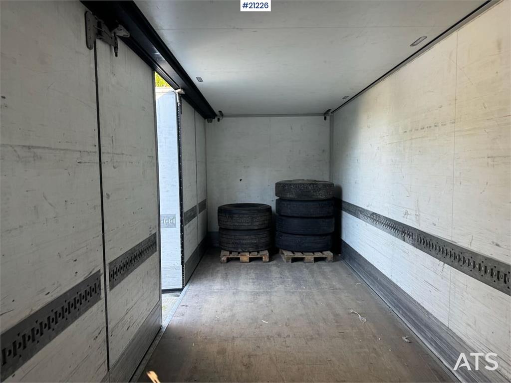 MAN TGM 4x2 Box truck w/ full side opening and lift. W