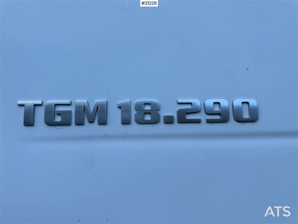 MAN TGM 18.290 4x2 Box truck w/ full side opening and