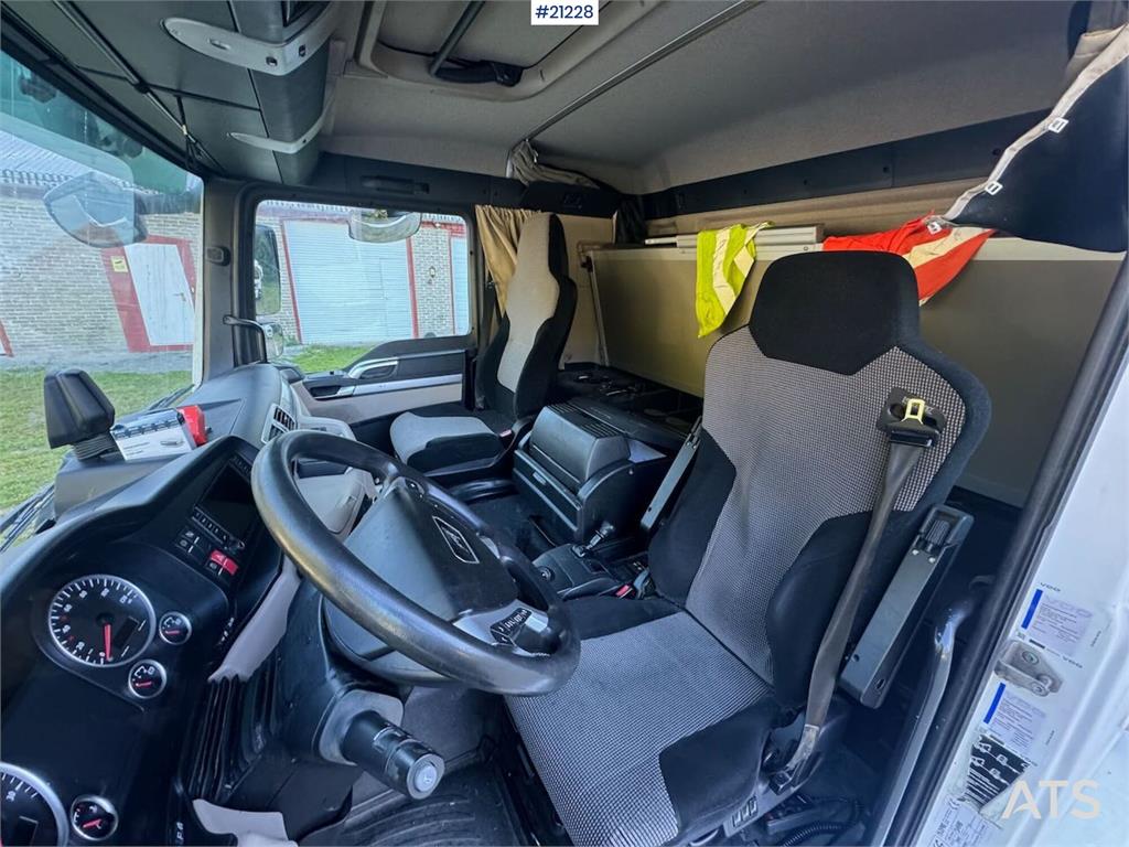 MAN TGM 18.290 4x2 Box truck w/ full side opening and