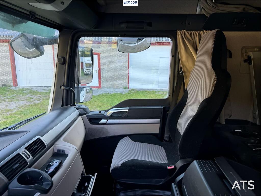 MAN TGM 18.290 4x2 Box truck w/ full side opening and