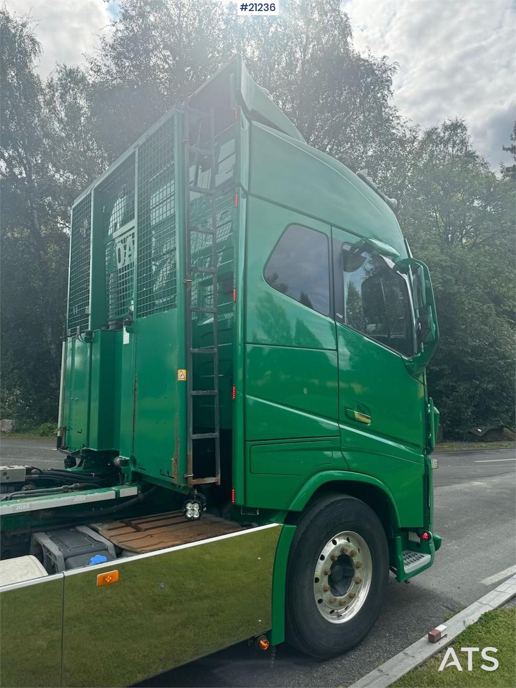 Volvo FH16 6x2 Hook truck w/ crane hydraulics and articu