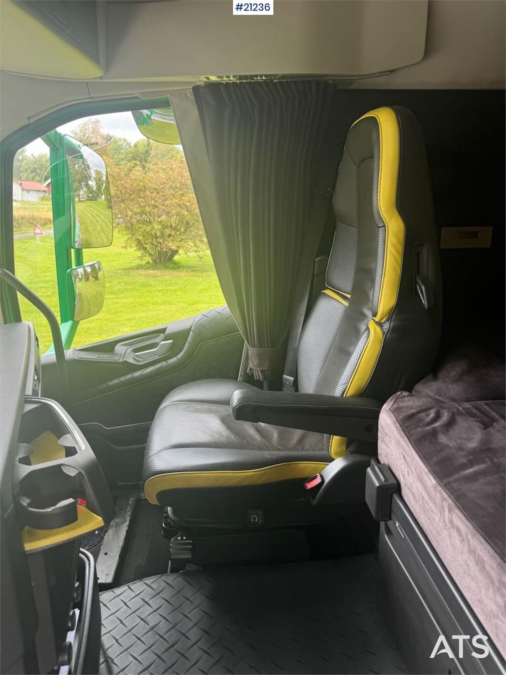 Volvo FH16 6x2 Hook truck w/ crane hydraulics and articu