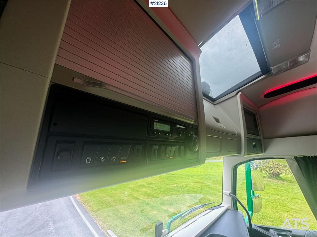 Volvo FH16 6x2 Hook truck w/ crane hydraulics and articu