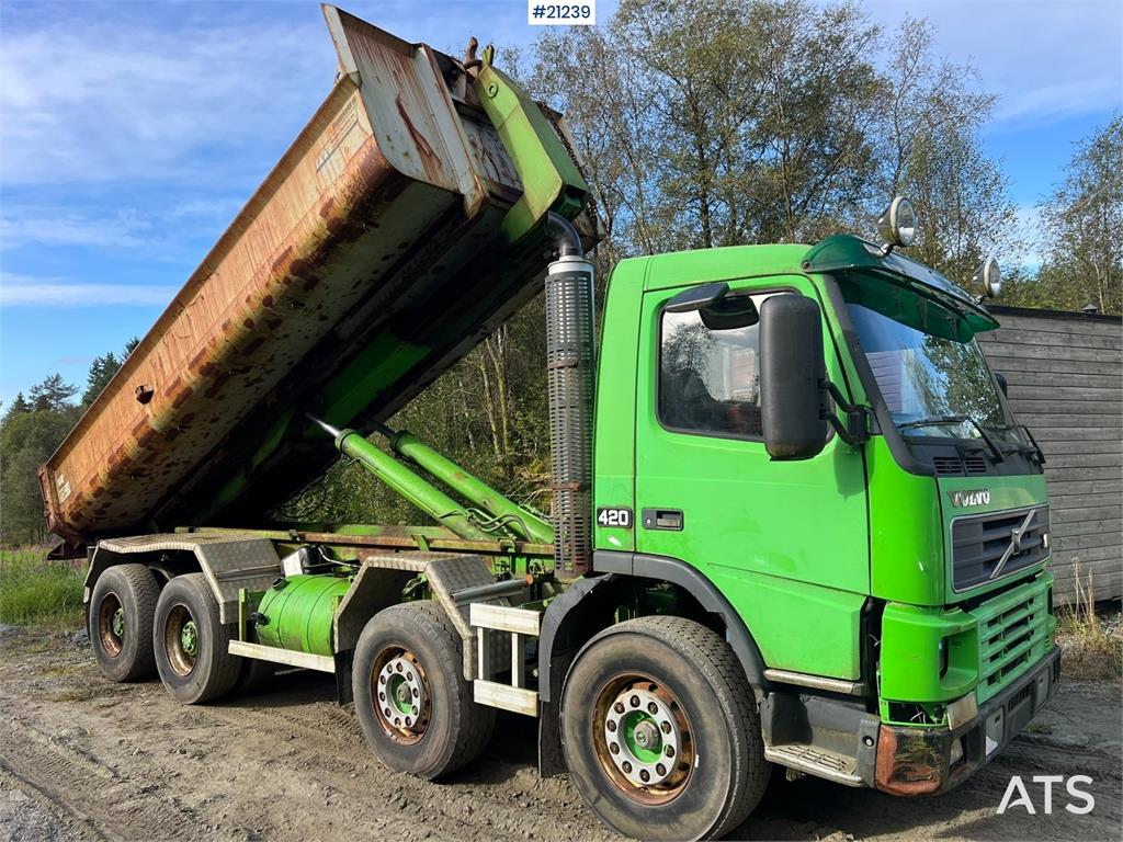 Volvo FM12 8x4 hook truck repair object w/ 20 t hook and