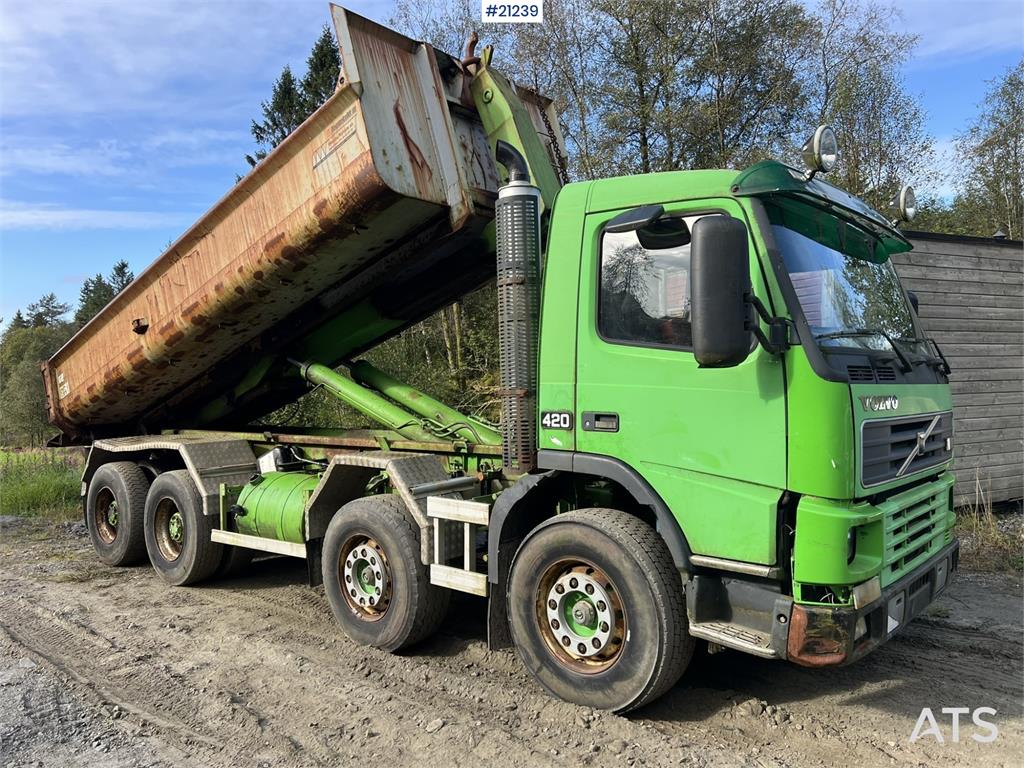 Volvo FM12 8x4 hook truck repair object w/ 20 t hook and