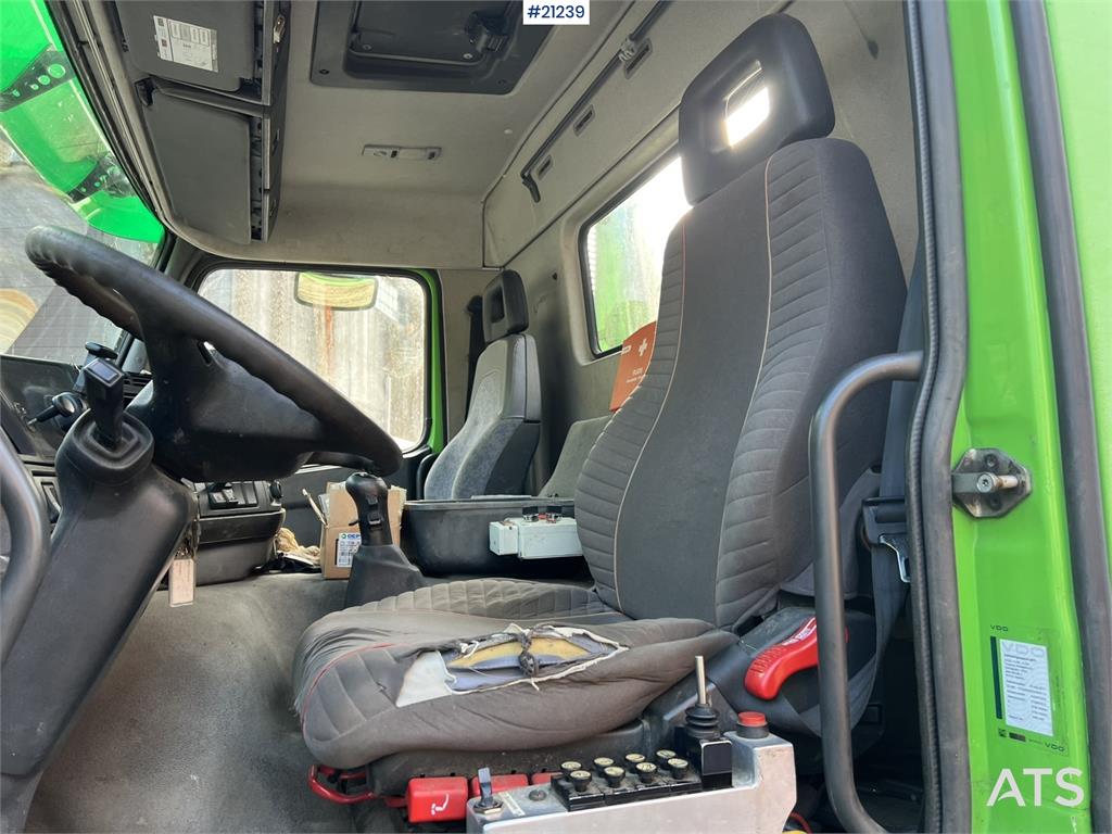 Volvo FM12 8x4 hook truck repair object w/ 20 t hook and