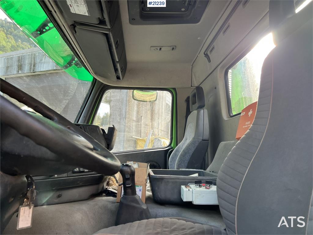 Volvo FM12 8x4 hook truck repair object w/ 20 t hook and