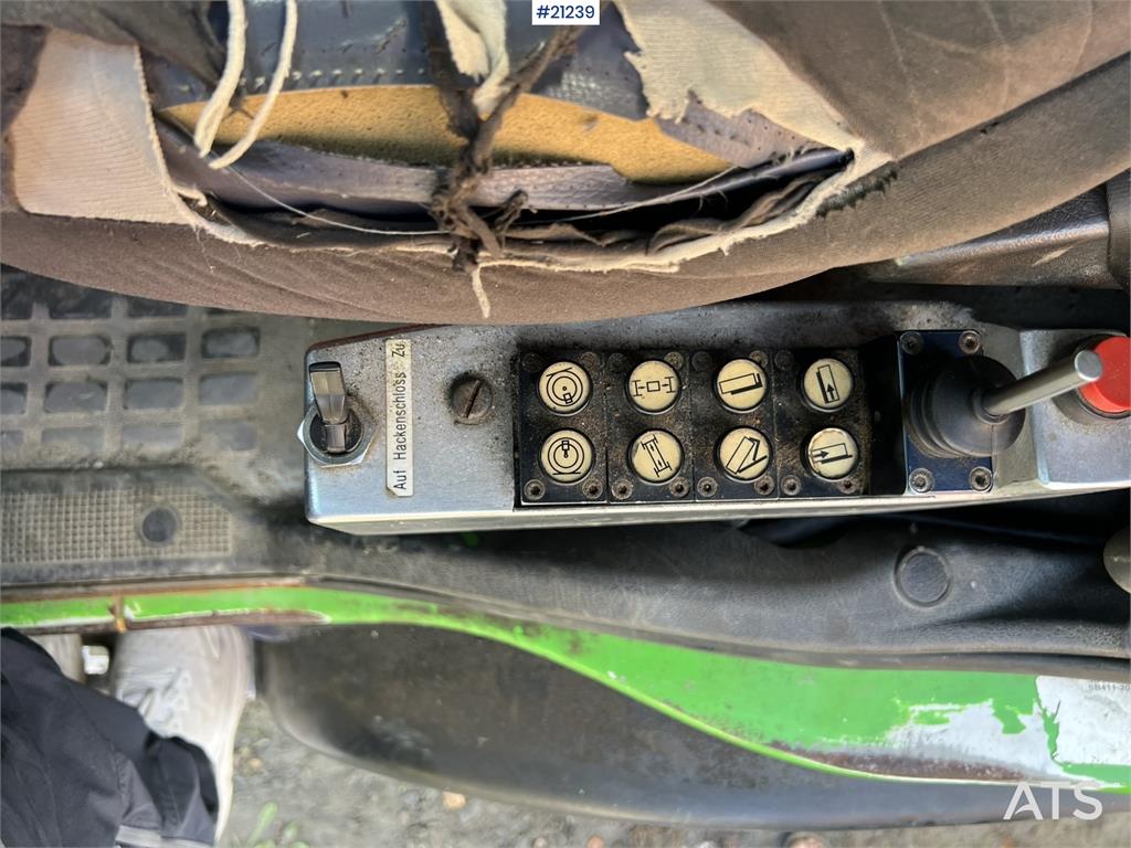 Volvo FM12 8x4 hook truck repair object w/ 20 t hook and