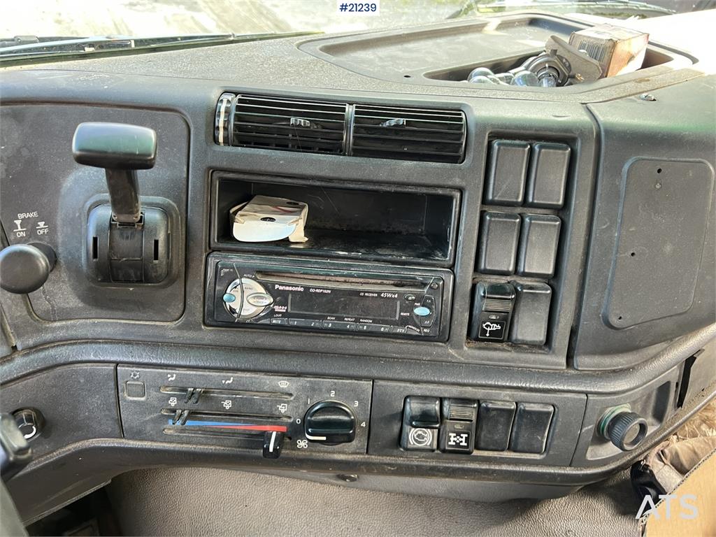 Volvo FM12 8x4 hook truck repair object w/ 20 t hook and