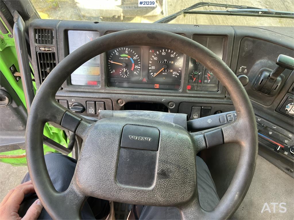 Volvo FM12 8x4 hook truck repair object w/ 20 t hook and