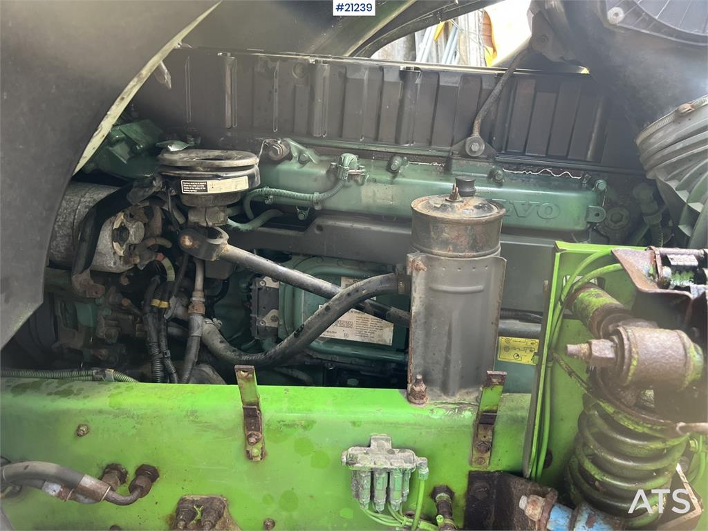 Volvo FM12 8x4 hook truck repair object w/ 20 t hook and