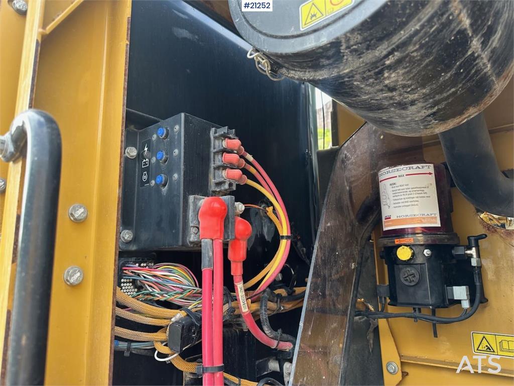 CAT 323E excavator w/ 3 buckets.