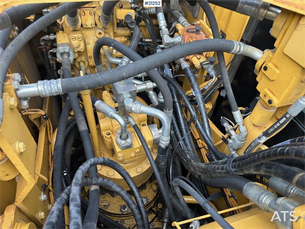 CAT 323E excavator w/ 3 buckets.
