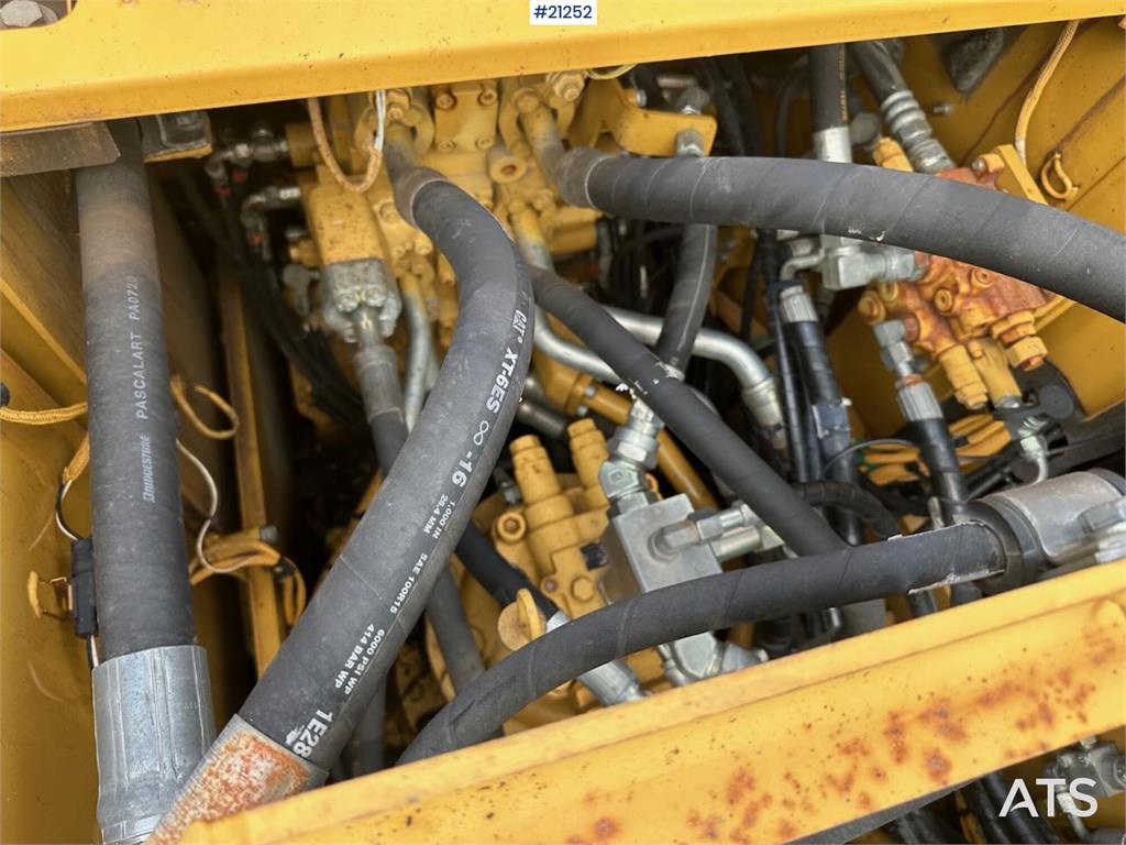 CAT 323E excavator w/ 3 buckets.