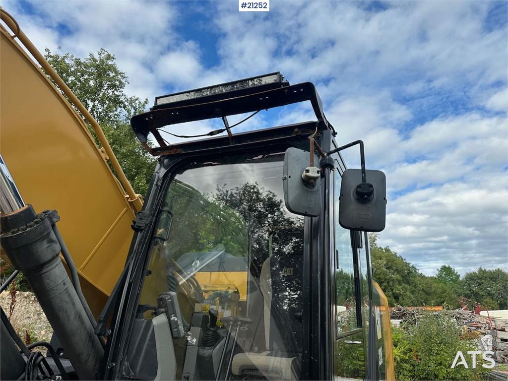 CAT 323E excavator w/ 3 buckets.