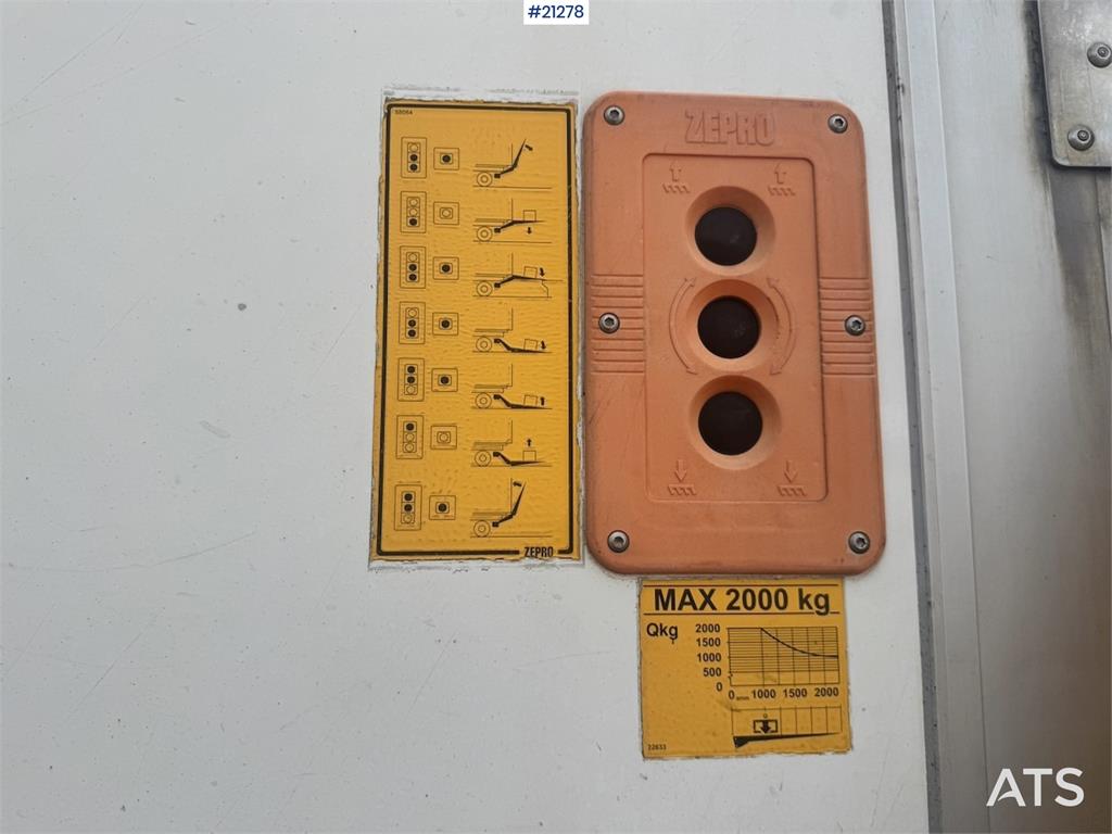 DAF CF440 6x2 Box truck with refrigerator/freezer unit