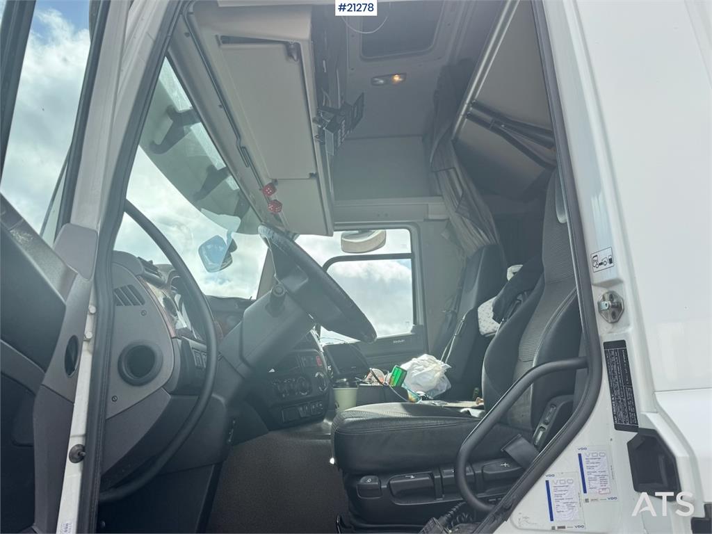 DAF CF440 6x2 Box truck with refrigerator/freezer unit