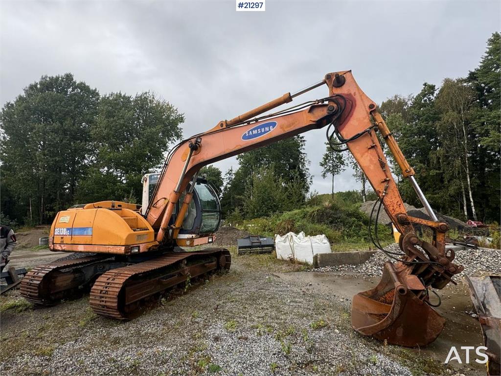 Samsung SE130LC Crawler Excavator w/ 3 Buckets