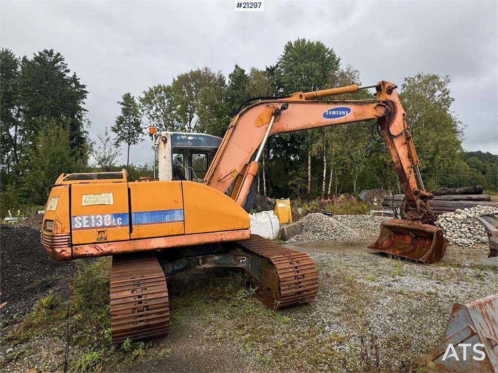 Samsung SE130LC Crawler Excavator w/ 3 Buckets