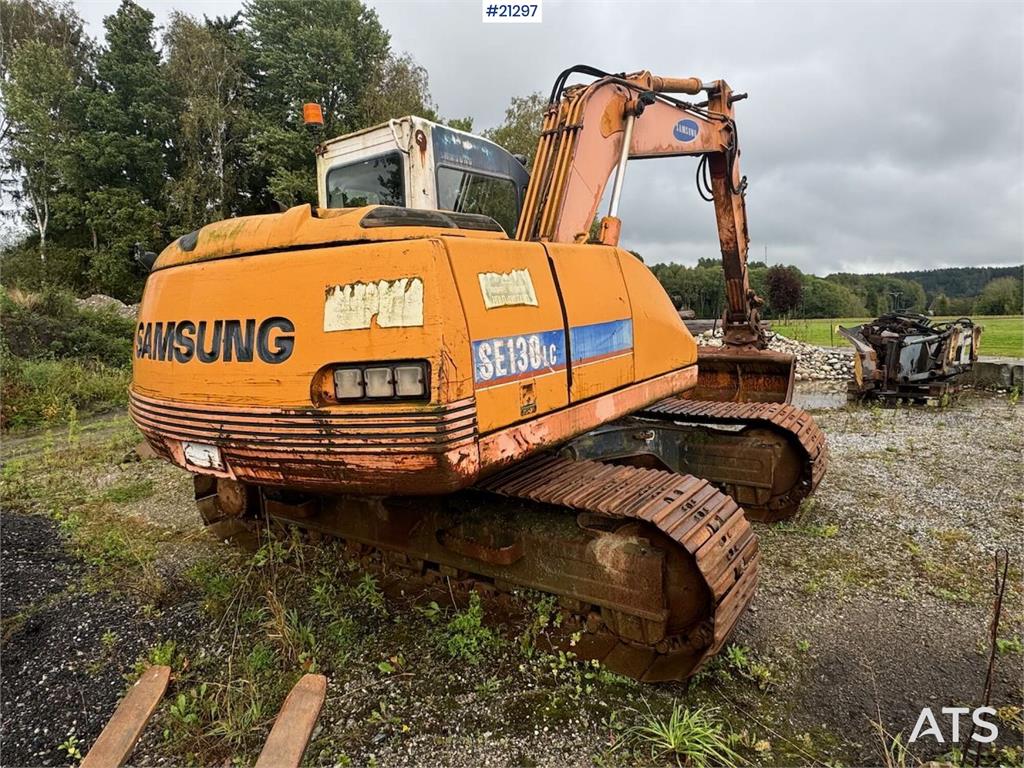 Samsung SE130LC Crawler Excavator w/ 3 Buckets