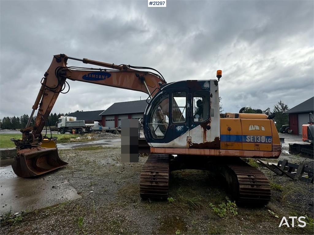 Samsung SE130LC Crawler Excavator w/ 3 Buckets